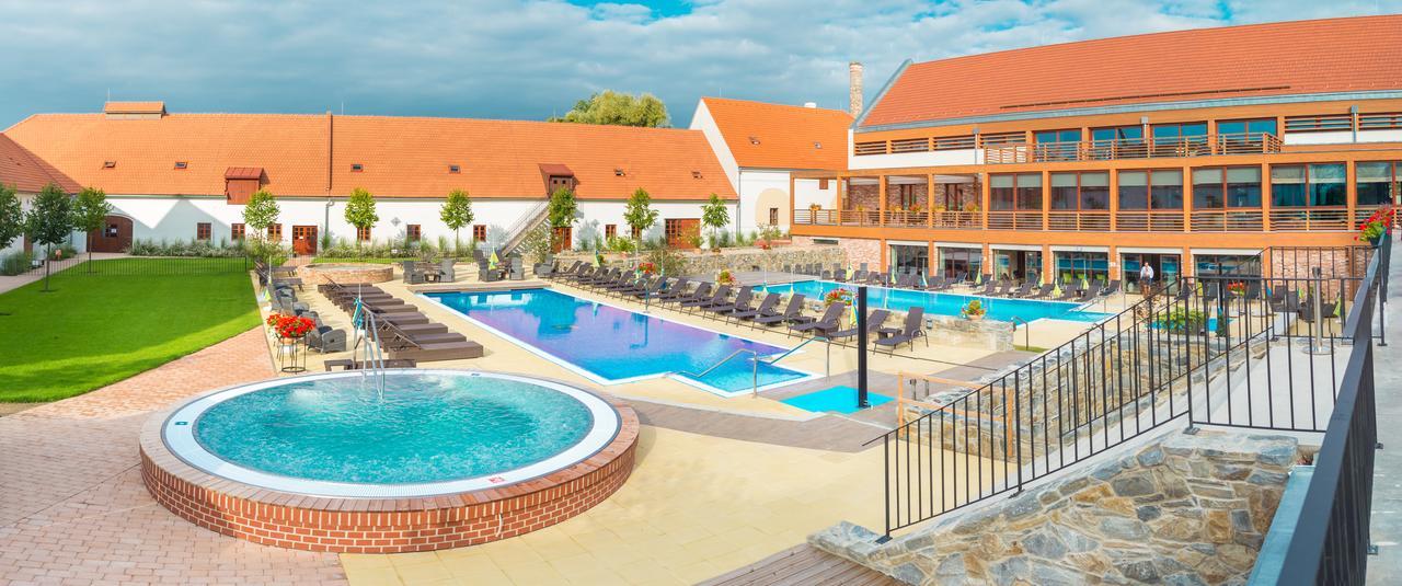 Vladislav Hotel Zamek Valec المظهر الخارجي الصورة