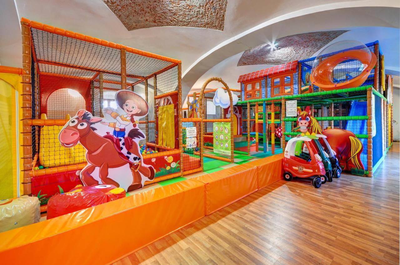 Vladislav Hotel Zamek Valec المظهر الخارجي الصورة